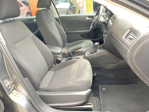 Imagen 23 de 25 de Volkswagen Nuevo Jetta Trendline 2013