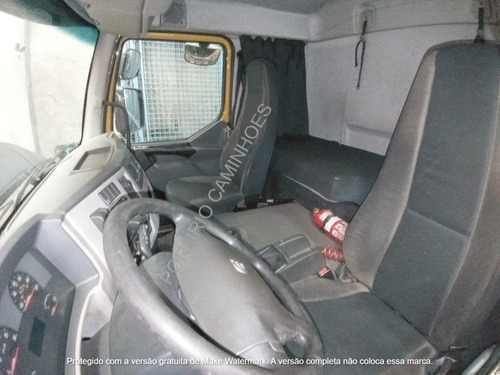 Imagem 8 de 17 de Volvo Vm270 2015 Bau