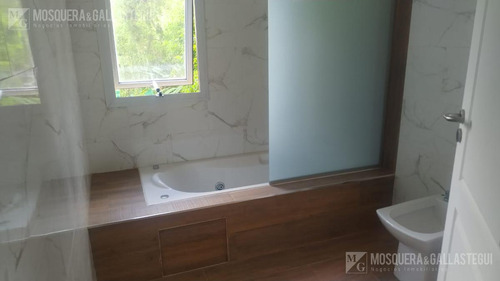 Casa En Venta - Boat Center.