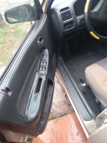Mazda 323F 1.7 Sedan Glx