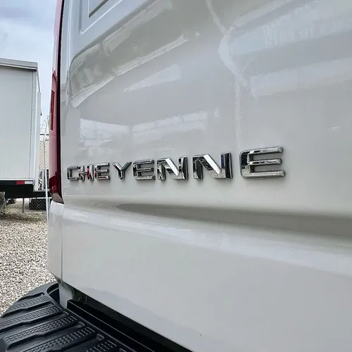 Chevrolet Cheyenne 4P Crew Cab 4x4 High Country TA
