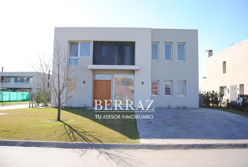 Casa  En Venta En Ayres Plaza, Pilar, G.b.a. Zona Norte