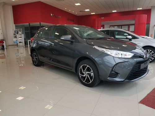 Toyota Yaris Hatchback Xs 2024 Gris Oscuro 0km