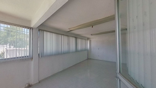 Edificio De Oficinas En Zona Comercial