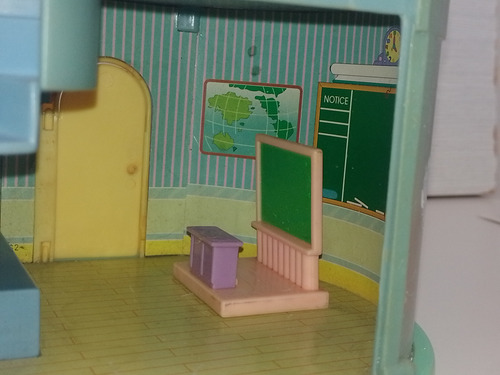 Casita (escuelita) De Muñecas En Miniatura Con Accesorios. Multicolor (Usado)