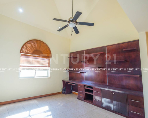 Casa En Venta En Fraccionamiento Rincon De Las Lomas Chihuahua, Chih.