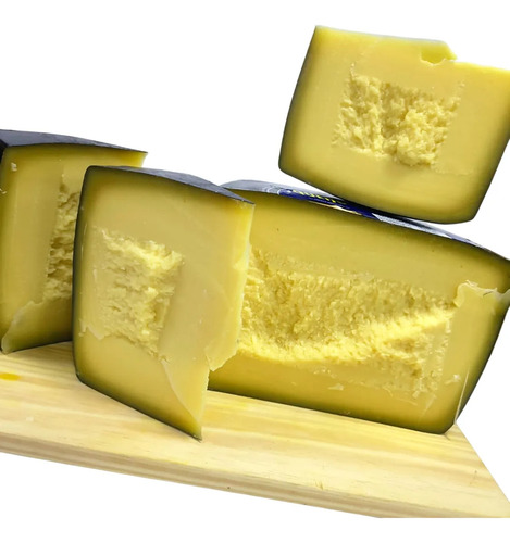 3kg Queijo Parmesão Capa Preta Argentino - Laserenissima