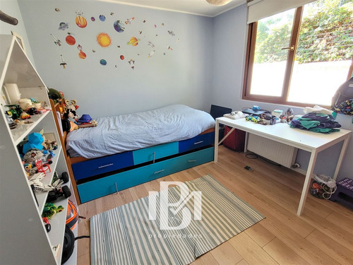 Casa En Venta De 5 Dorm. En Lo Barnechea