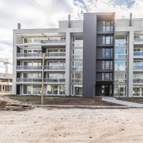 Imperdible Alquiler En Pilar Departamento 2 Amb. Con Balcón Y Vista A Jardines Complejo Luciérnagas
