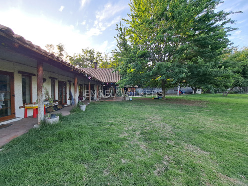 Amplios Espacios. Casa Chilena En Chicureo