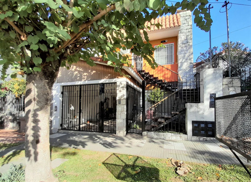 Casa En Planta Baja De 2 Dormitorios Y Cochera