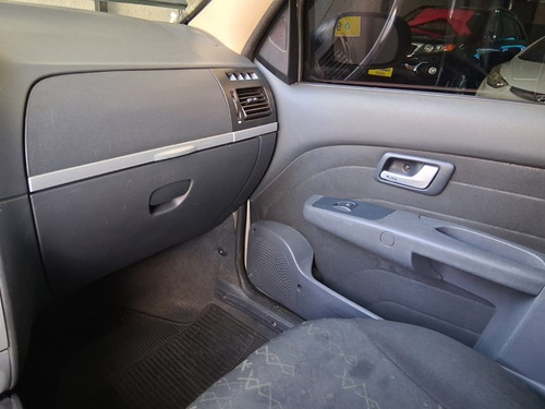 Fiat Strada 1.4 MPI TREKKING CE 8V FLEX 2P MANUAL