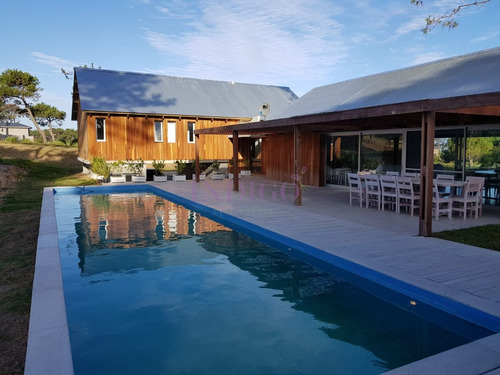 Casa En Alquiler En José Ignacio, Ambientes Amplios Y Disfrutables.