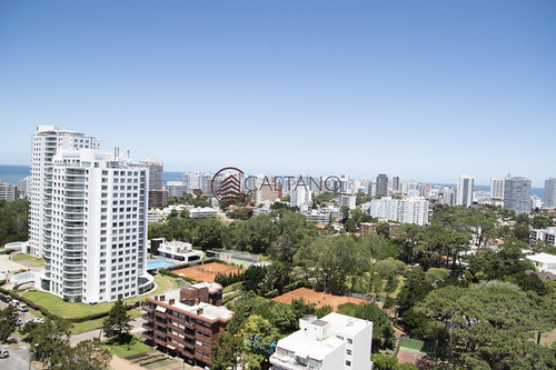 Hermoso Penthouse Con Vista Al Mar.- Ref: 2540