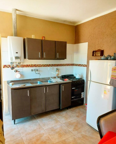 Imagen 5 de 9 de Casa + Depto. En Venta C/ Cochera En Cosquín