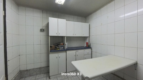 Amplia Casa Antigua Con Patio. Zona Residencial