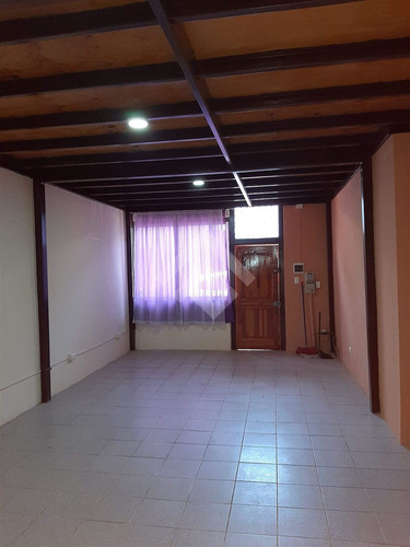 Casa En Venta De 2 Dorm. En Recoleta