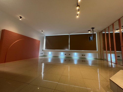 Exclusivo Dpto. Con Jacuzzi Y Sauna En Su Interior / 90m2