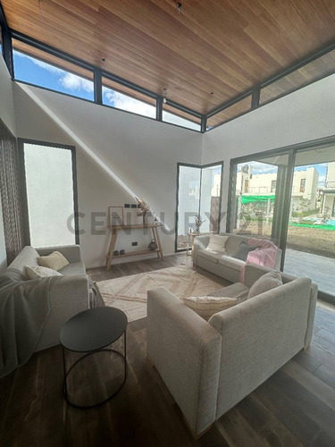 Casa En Venta En El Quimilar A Estrenar De 3 Dormitorios