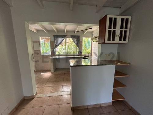 Casa A Remodelar En Venta En Gonnet, 16 Bis 487 Y 488