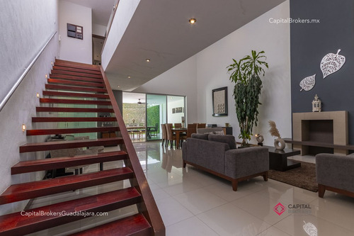 Residencia De Lujo En Los Olivos En Venta