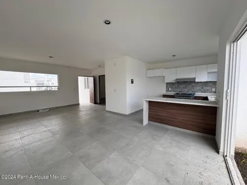 Casa De 4 Recámaras Con 1 En Planta Baja - Venta. El Mirador