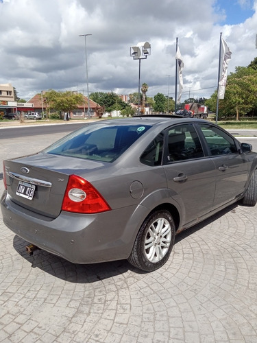Ford Focus Ghia 2.0
