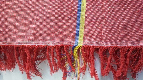 Imagen 3 de 4 de Poncho Rojo Bandera Corriente