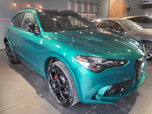 Alfa Romeo Stelvio 2.9L Quadrifoglio Verde V6 Bi-Turbo At