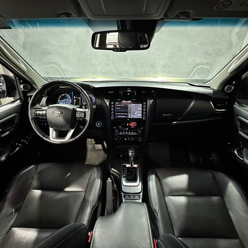 Toyota Hilux SW4 2.8 D-4D TURBO DIESEL SRX 4X4 AUTOMÁTICO