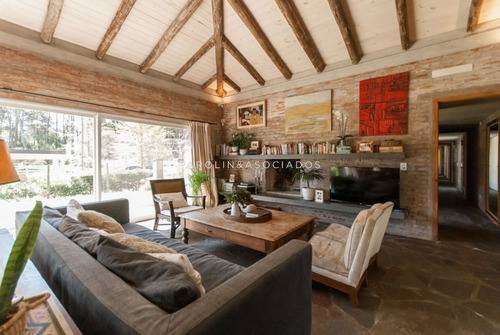 Casa De 3 Dormitorios En Burnett, Punta Del Este-ref:2485