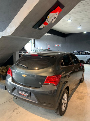 Imagem 5 de 8 de Chevrolet Onix Lt 2019 - São Paulo Motorsport