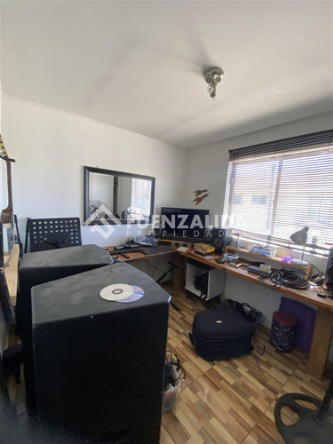 Casa En Venta De 4 Dorm. En Maipú