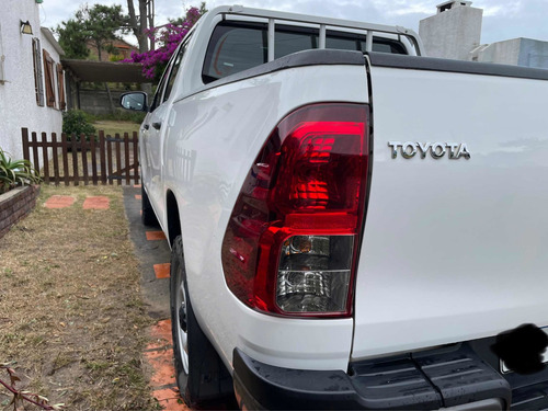 Imagen 3 de 11 de Toyota Hilux 2019 2.4 D.cab. T.dsl Dx