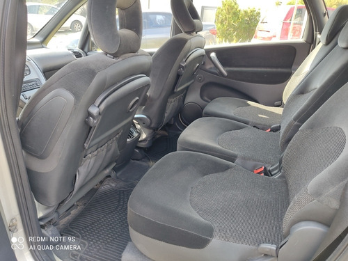 Imagen 6 de 10 de Citroën Xsara Picasso 2011 1.6 Fase2 I Exclusive