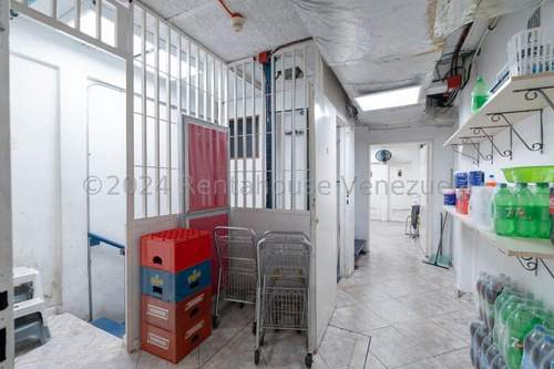 Se Vende Espectacular Local-edificio En Los Chaguaramos Mls 25-5059