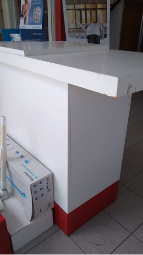 Mesa Para Exhibición De Productos Melamina Blanco Y Rojo