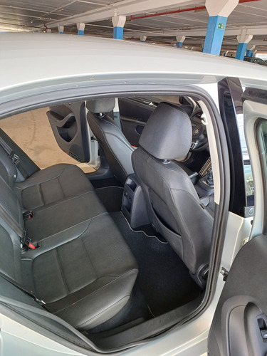 Volkswagen Jetta 2.0 Comfortline Flex 4p Automática