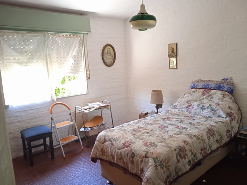 Casa Esquina Sobre Avda. 2 Dormitorios, Lagomar Sur.