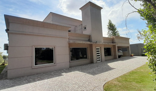 Importante Casa En La Concepción Lujan.