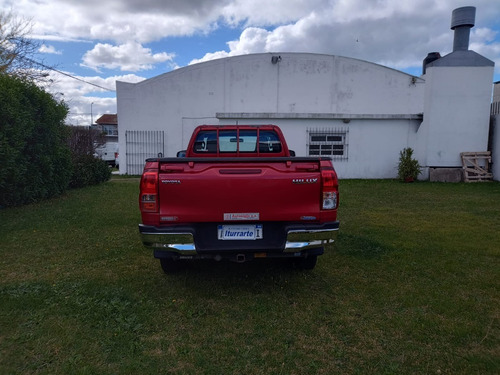 Imagen 10 de 11 de Toyota Hilux Dx Cabina Simple 2.4tdi 6mt 4x4 2017
