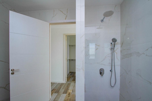 Imagen 25 de 30 de Venta | Casa Con 4 Dormitorios Y Dependencia | A Estrenar | Lote Al Agua | Carpinchos