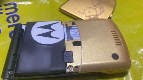 Motorola Modelo V3 Rarz Tipo Flip Basico . Color Dorado. Dorado (Usado)