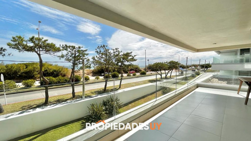 Excelente Apartamento En Venta De Tres Dormitorios En Primera Línea De Playa Mansa