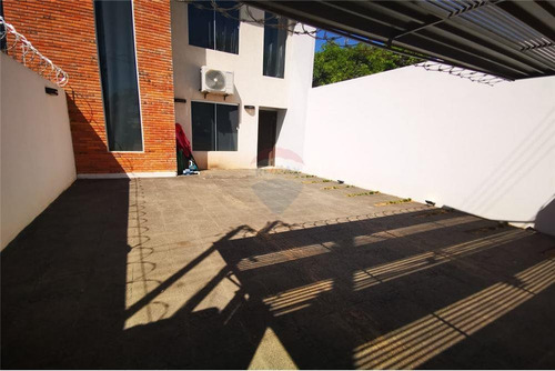 Imagen 4 de 14 de Vendo Dúplex En Luque: 3 Habitaciones Y 2 Baños.