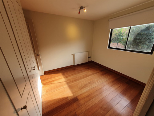 Casa En Arriendo De 5 Dorm. En Huechuraba En Condominio