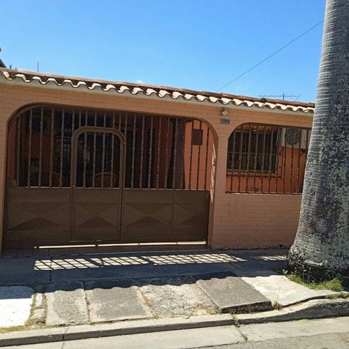 Se Vende Casa Semi Amoblada Naguanagua 