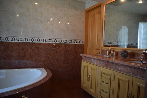 Casa En Venta De Lujo Con Vista Panóramica Y Alberca En El Palomar