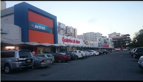 Local En Plaza Galerias De Naco Con 810 Metros Con 16 Parqueos Mas 300 De Plaza En Transito 