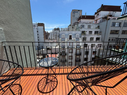 Departamento Tres Ambientes Con Dependencia Y Balcón Terraza. Amoblado